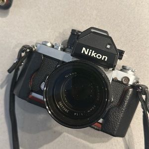 VINTAGE 1970s CAMERA Nikon F2 Photomic SLR Film Camera- Accessories included!!